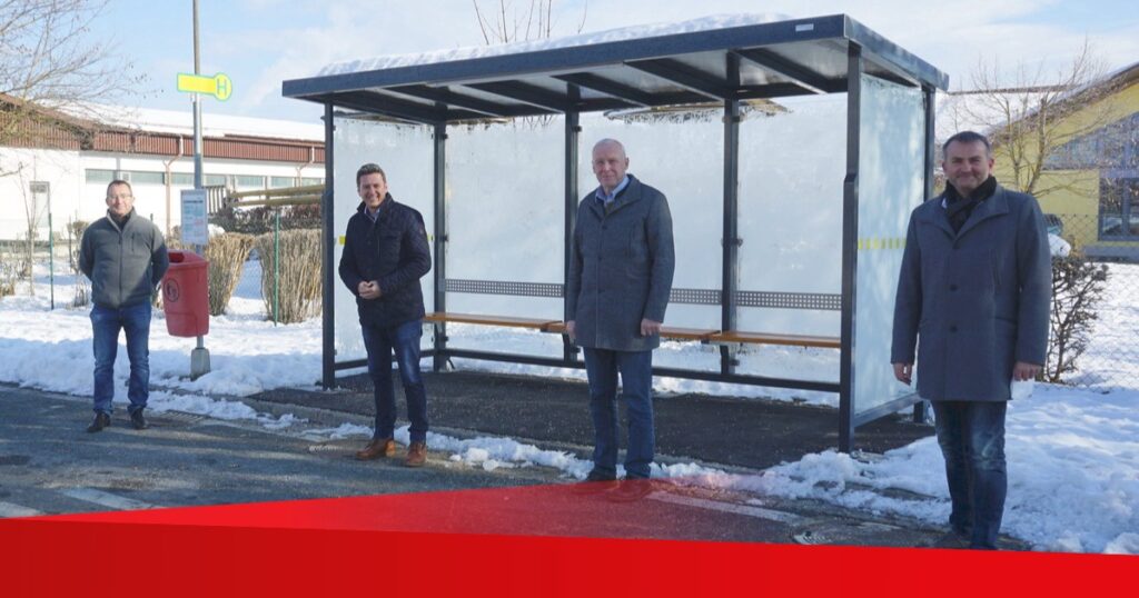 Ein Buswartehaus in Globasnitz